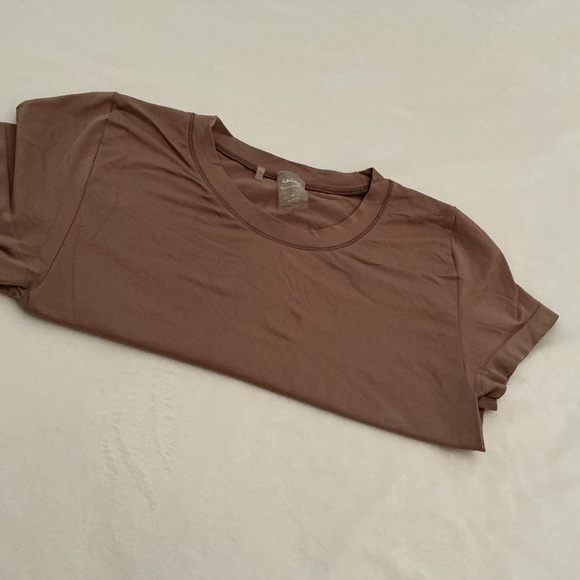 Sunday Best Short Sleeve Cropped Tee in Taupe - Picture 5 of 6